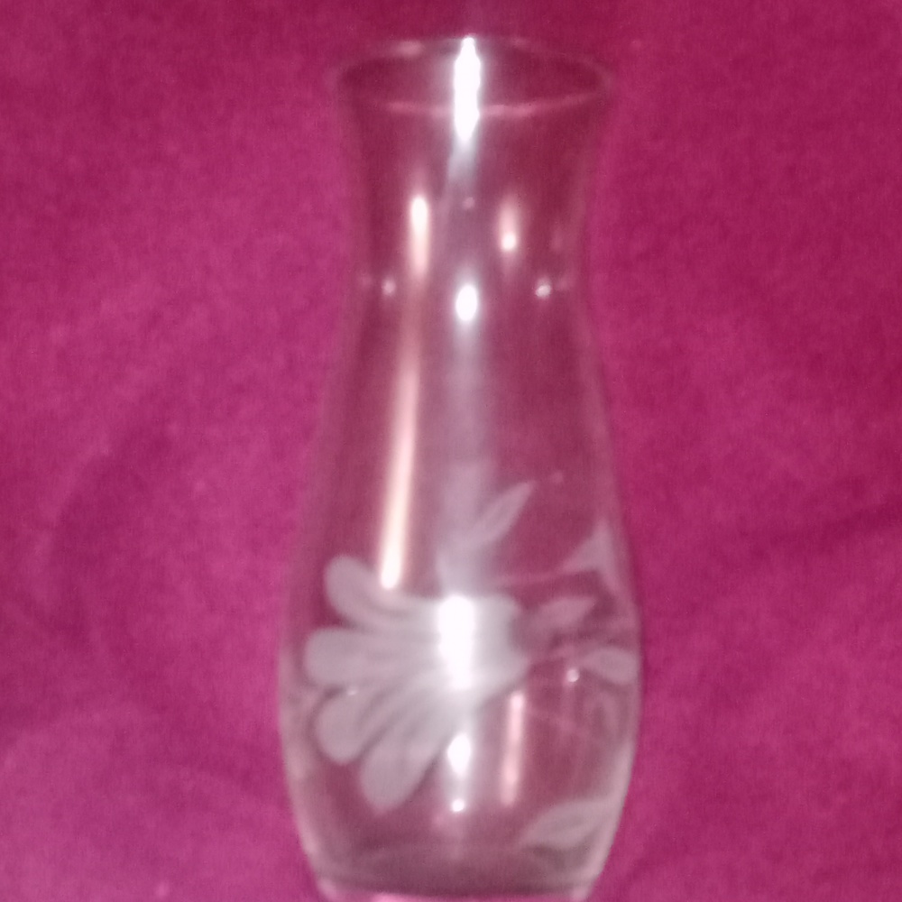Lord Carlton fine Crystal 7-in silhouette hand cut crystal vase made in Turkey